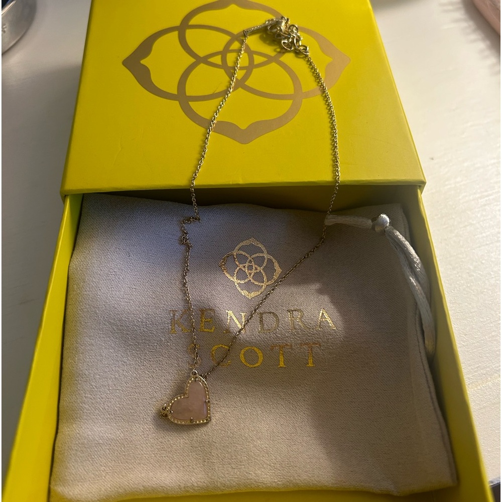 kendra scott heart necklace
